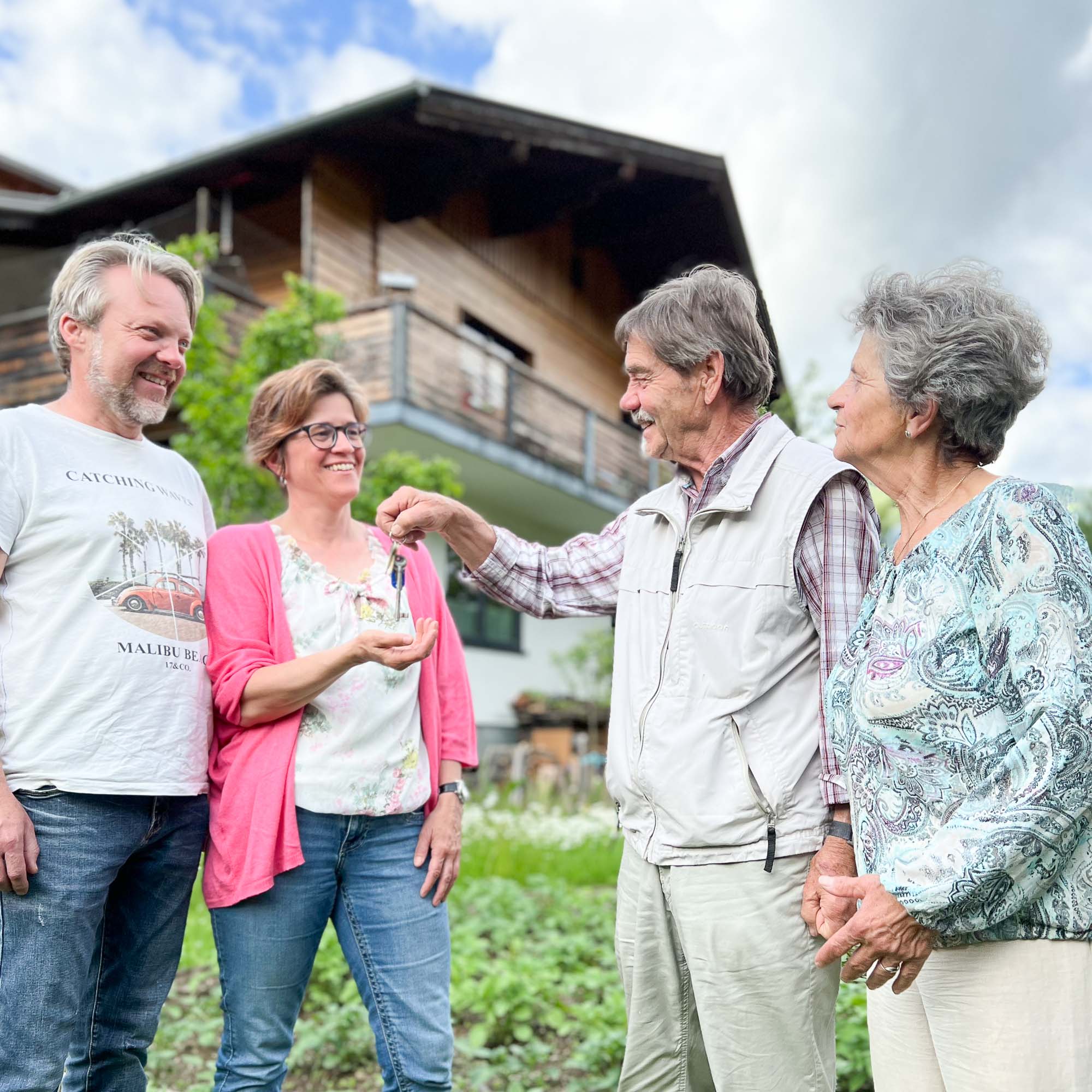 meinfamilienhaus.com: Ältere Menschen übergeben ihr Haus an Junge